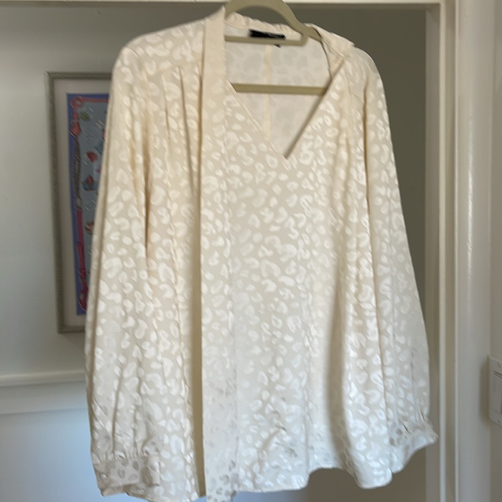 Lane Bryant size 18 blouse top crème long sleeve 97% polyester 3% spandex item 8